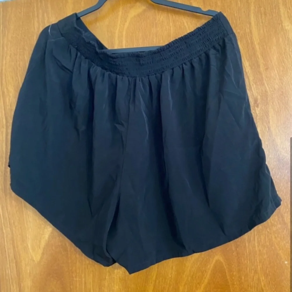Forever 21 plus size black shorts size 1X - Picture 4 of 5